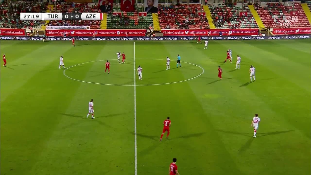 ¡GOL!  anota para Azerbaiyán. Emin Makhmudov