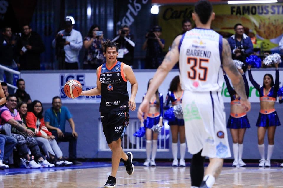 Los asistentes se divirtieron y apoyaron a personas de escasos recursos donando una cobija para combatir el frío de la época. El encuentro de básquetbol fue para Libertadores 46-22 y el de futbol para Gallos 10-5.