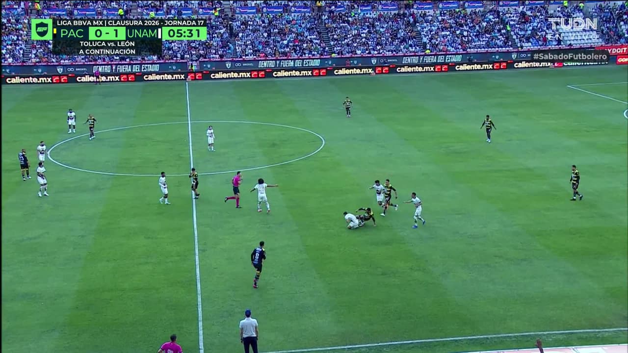 ¡Expulsión! El árbitro saca la roja directa a Brian García.