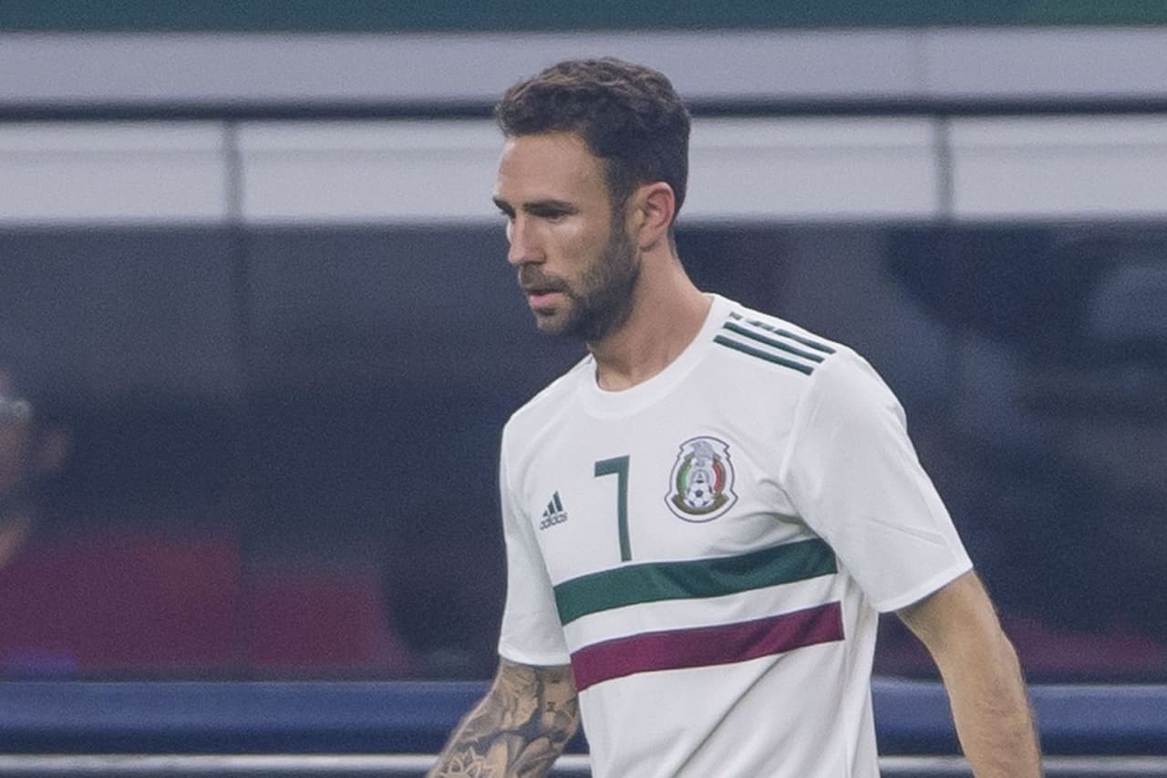 <b>MIGUEL LAYÚN - 4</b>: Tras un doblete ante Islandia, el jugador del Sevilla español entró en el segundo tiempo, logró tener control de la franja izquierda, pero cometió un penal grosero, se salvó de una sanción severa y ya no fue el mismo en el resto del partido.