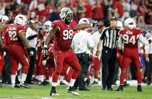 Frostee Rucker y los Cardinals acordaron extensión de contrato por un año