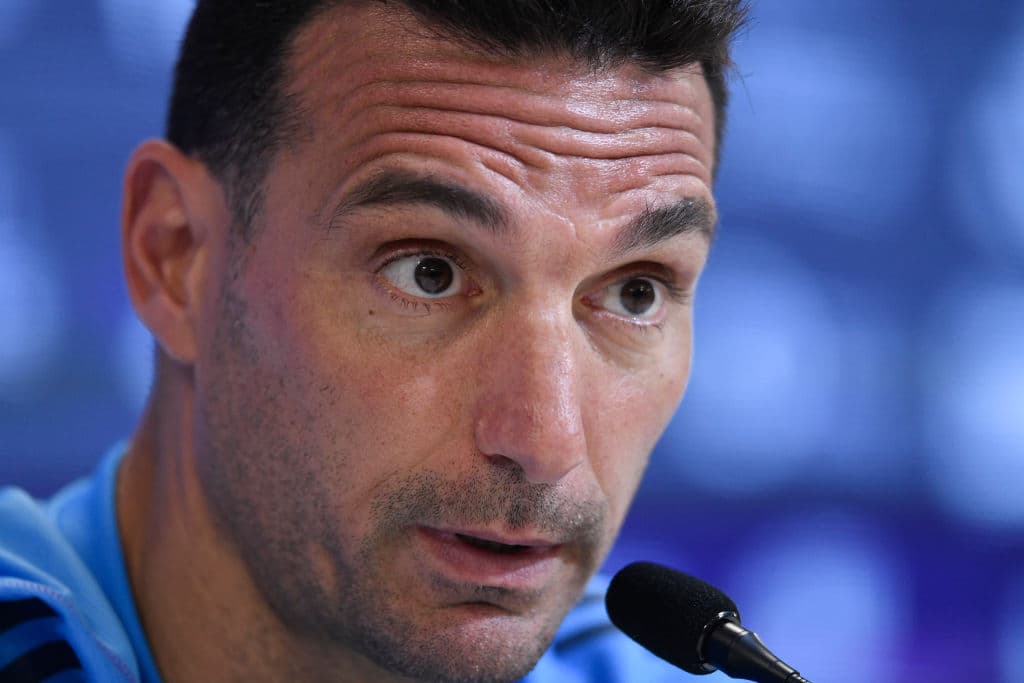 Scaloni se molesta con pregunta sobre posible ausencia de Messi ante Perú