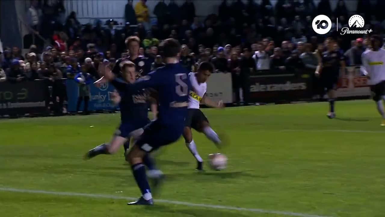 Ulises Dávila firma doblete y un golazo espectacular en Australia