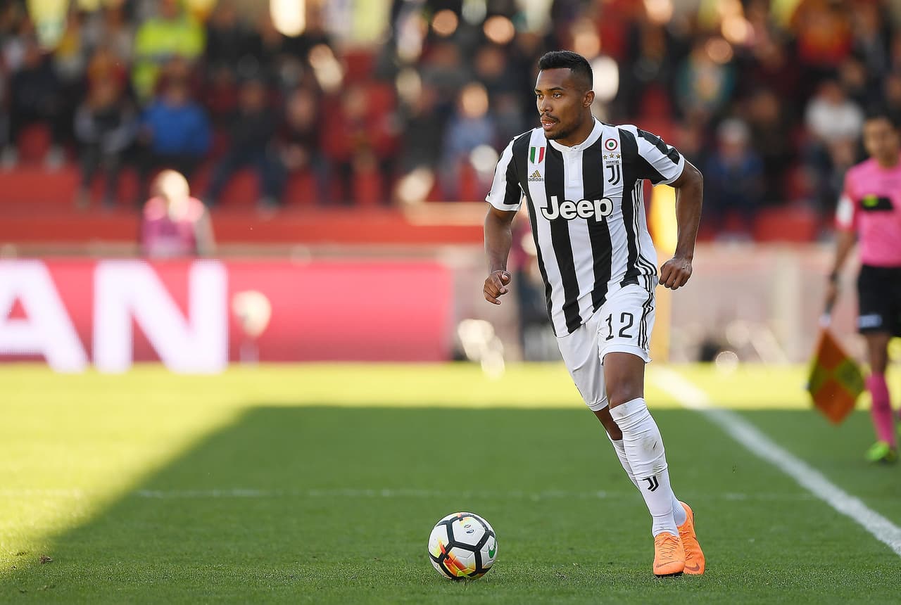 El brasileño Alex Sandro, de la Juventus, ha sido puesto en la órbita del Manchester United. En las últimas horas parece que las negociaciones se habrían estancado.