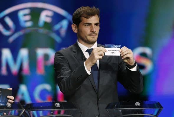 Y como parte de ese homenaje, las figuras del pasado del Real Madrid fueron los encargados de sacar los nombres de los equipos del sorteo de la próxima Champions. Casillas fue el encargado de sacar los equipos del primer bombo, los cabezas de serie.