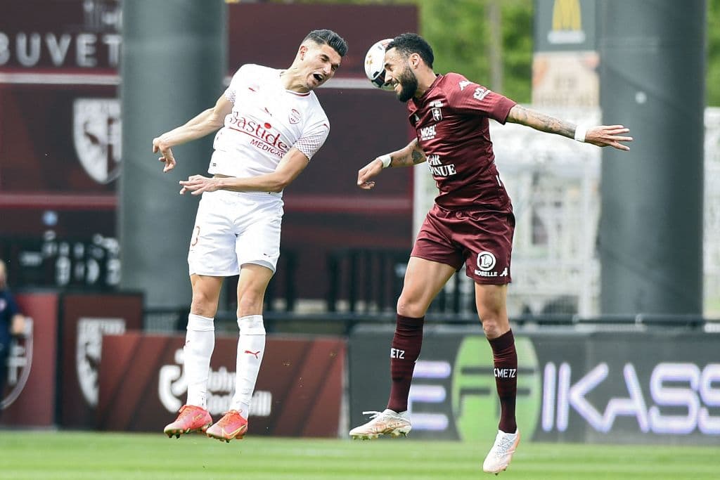 Nimes golea a Metz 3-0 durante la fecha 36 de la Ligue 1. Fomba, Ripart de penal y Ferhat le dan la victoria al equipo visitante y suma tres puntos.