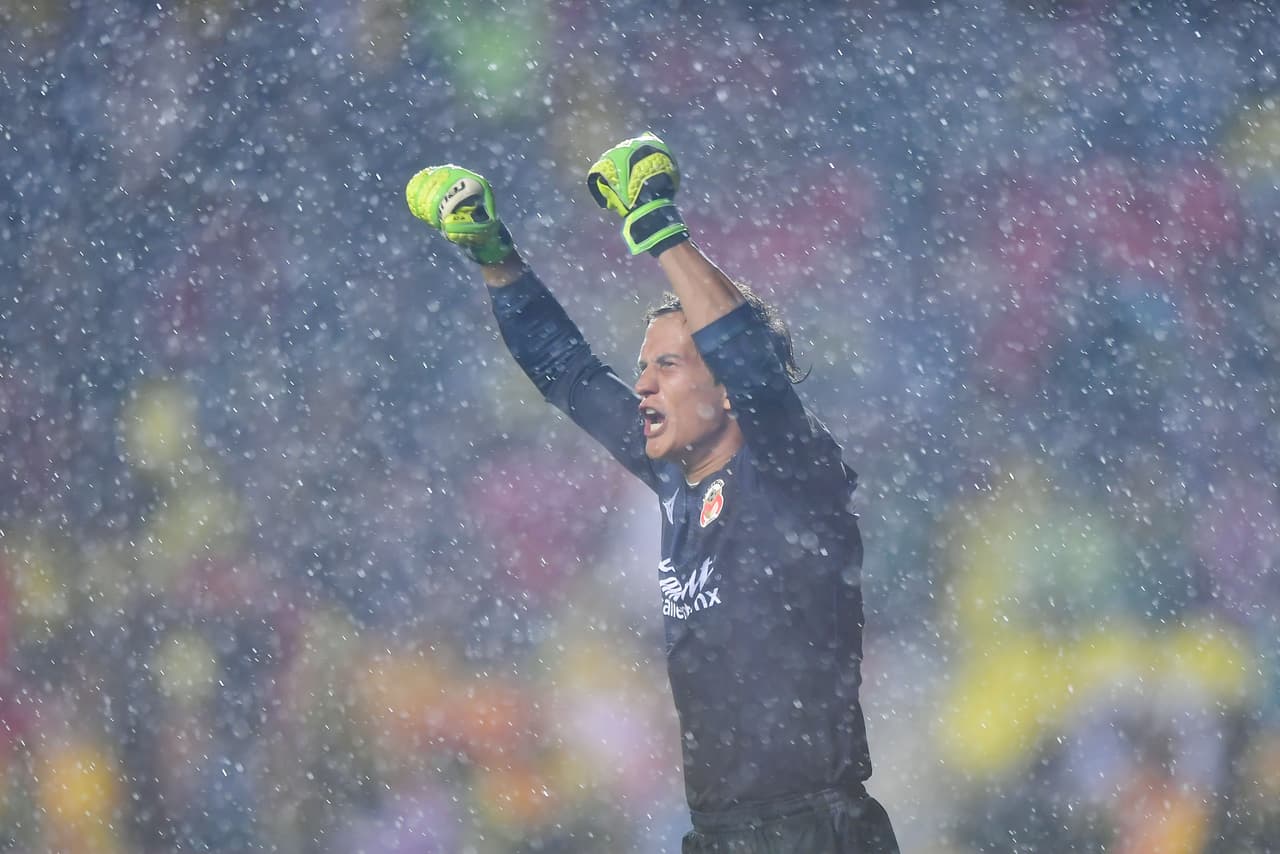 Sebastián Sosa fue clave haciendo grandes salvadas.