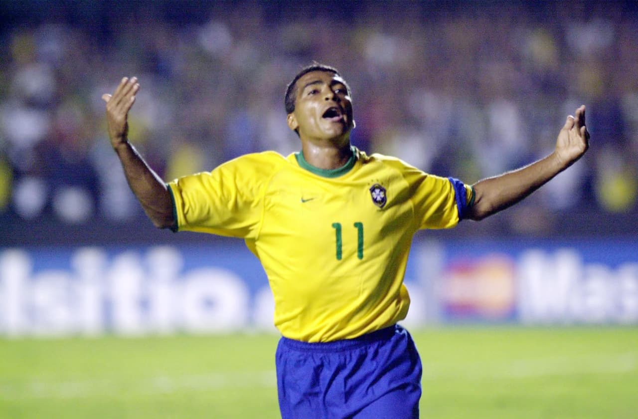<b>Romario: </b>aunque era un delantero letal, también tenía mucha calidad con el balón en sus pies. Pasó por el fútbol de su país, en holandés, el español, el estadounidense, el catarí y el australiano hasta retirarse con 42 años en el America F.C. de Rio de Janeiro en 2009.
