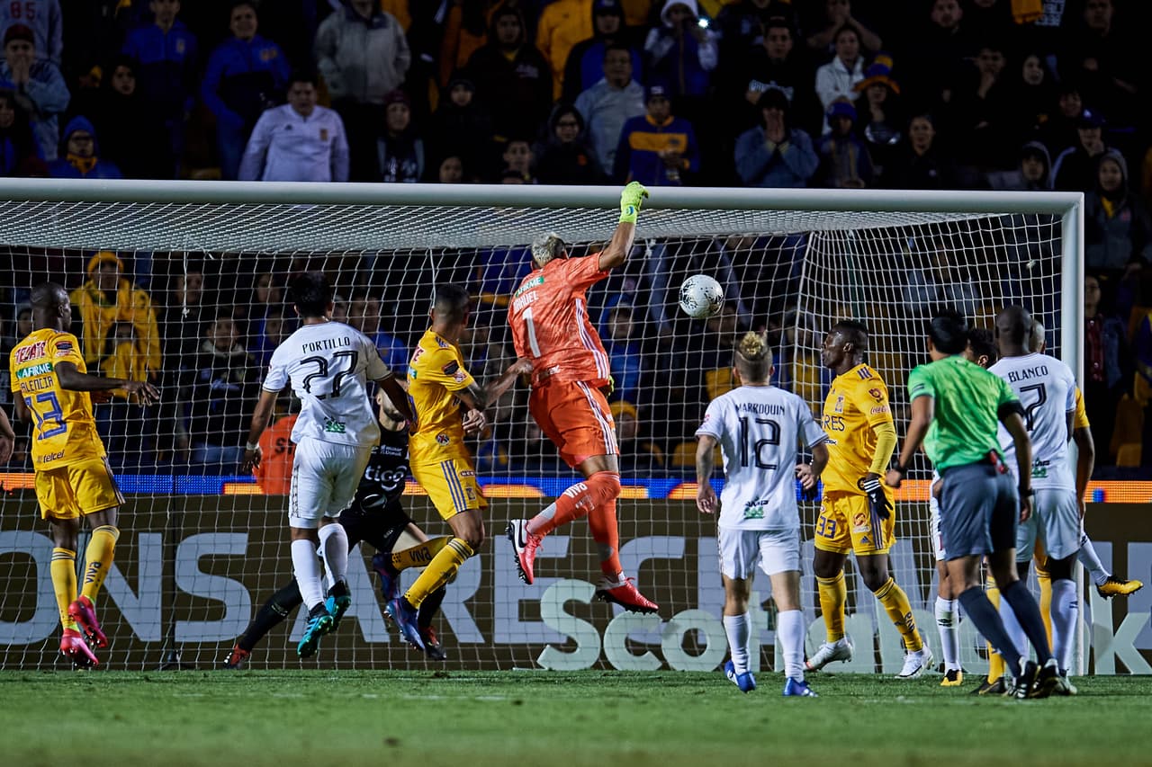 En el minuto 90+4’ Nahuel se elevó en el área chica y con un cabezazo resolvió el encuentro.