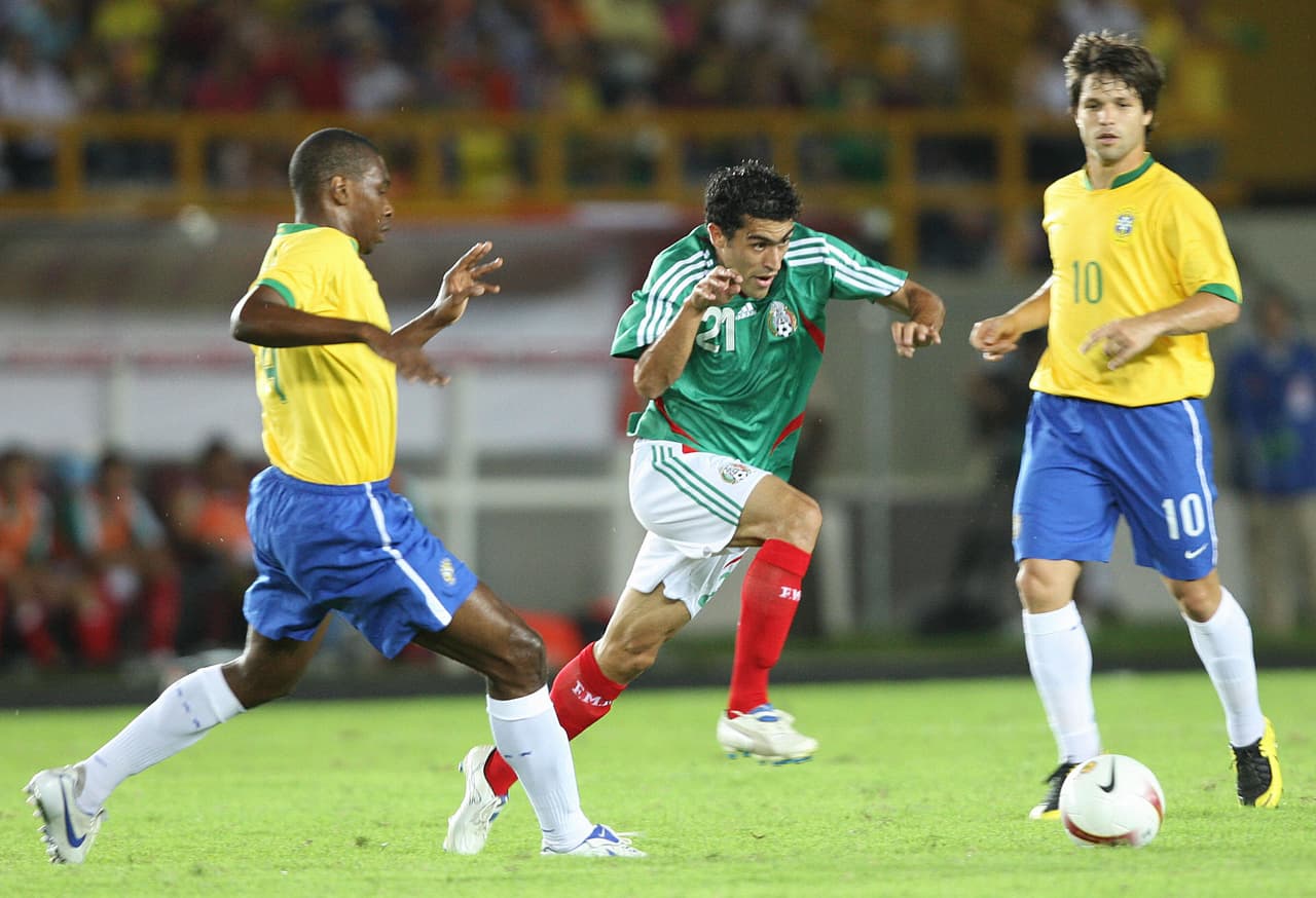 Muchas estrellas mexicanas, como Pável Pardo, Ricardo Osorio o Carlos Salcido, no acudieron a la Copa América. Así que México llegaba con una selección 'B' a medirse con los grandes de Sudamérica.