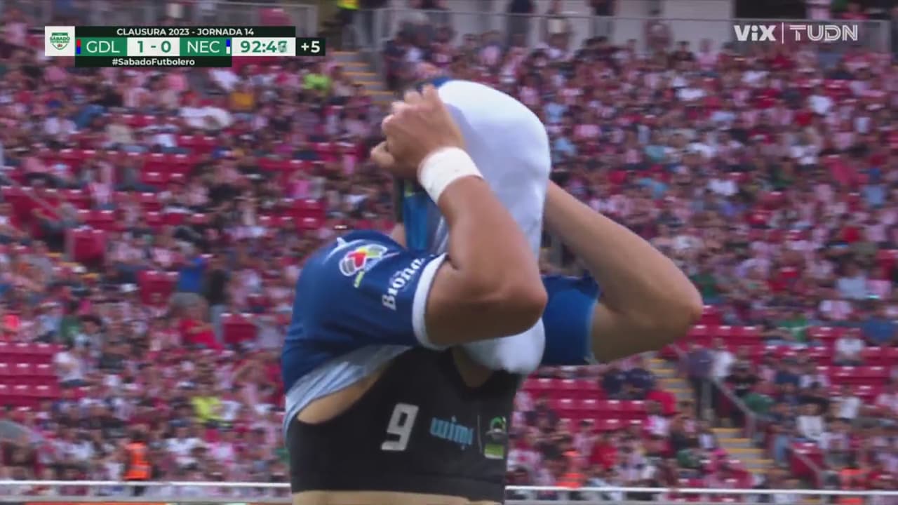 ¡Era el empate! Oliveros queda solo, pero la manda a la tribuna