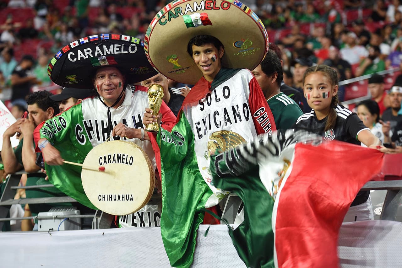 Los aficionados a la Selección Mexicana en Estados Unidos se distinguen por su lealtad, su pasión y su creatividad para mostrar su cariño al Tri. Estos son algunos de los que consideramos verdaderos aficionados, esos que contagian con su entusiasmo y ganas de apoyar. Nuestro reconocimiento para todos ellos.