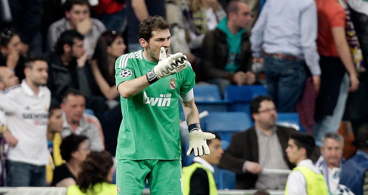 <b>Reclamo de Iker</b>
<br>El portero del Real Madrid estaba muy inconforme con la maración de los defensores.