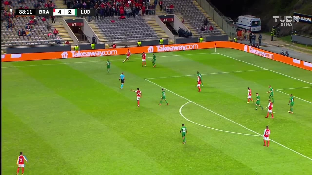 ¡TIRO ATAJADO! disparo por Mario González.