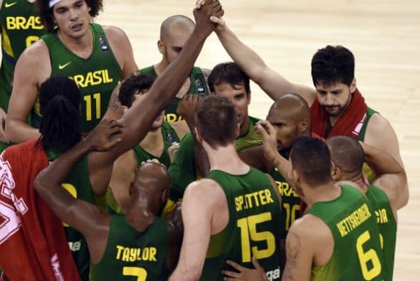 Brasil se recuperó de la contundente derrota ante España en la jornada anterior imponiéndose ante Serbia (81-73) en Granada, un triunfo de prestigio y que le dará confianza para los octavos de final del torneo.
