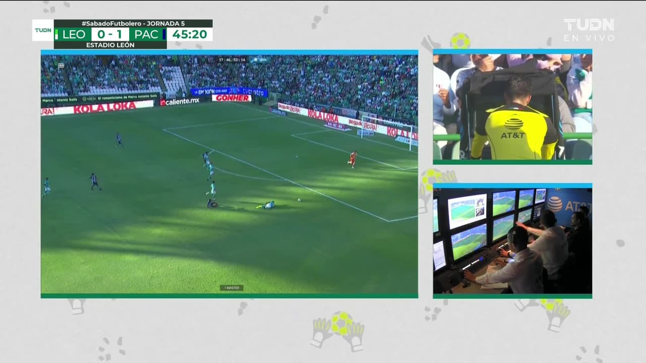 ¡Expulsión! El árbitro saca la roja directa a Jaine Barreiro.