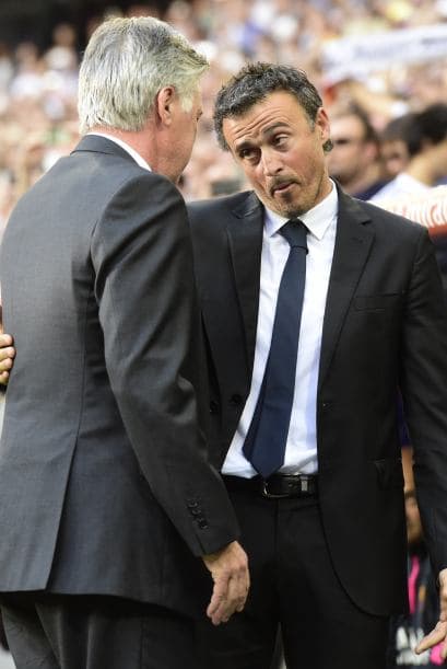 Los técnicos se saludan al final, Luis Enrique reconoció la superioridad del Real Madrid.
