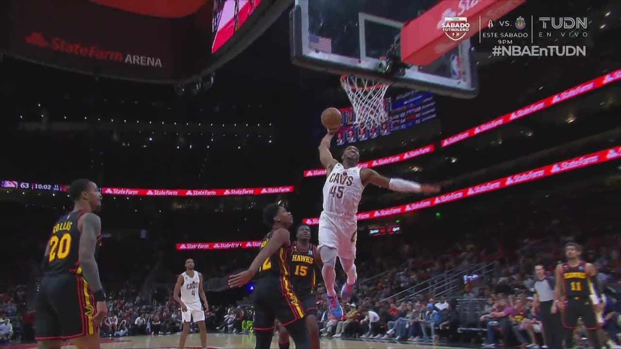 ¡Es un espectáculo! Mitchell vuela y ahora sí la clava con furia