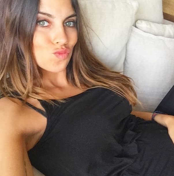 La ardiente Polly Parsons es novia del jugador del Barcelona, Thomas Vermaelen.