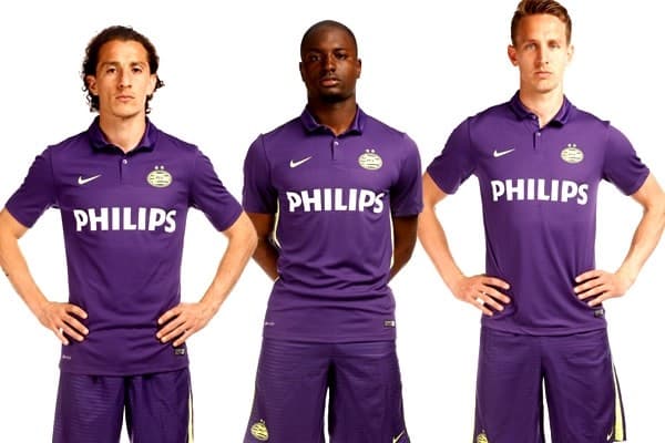 El PSV de Andrés Guardado jugó con este uniforme muy a lo Fiorentina, ¿les gusta?