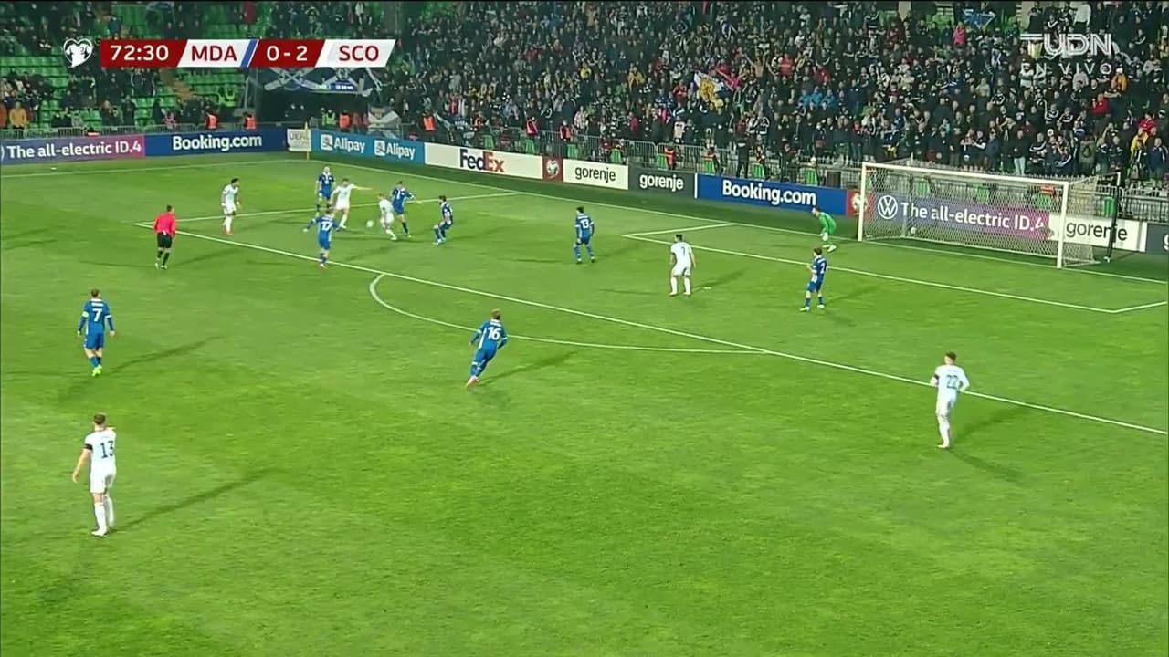 ¡TIRO ATAJADO! disparo por Callum McGregor.