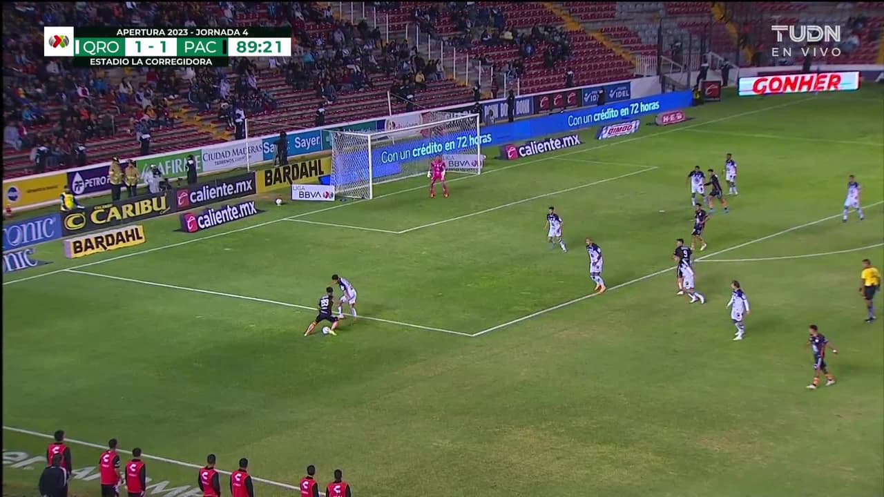 ¡TIRO ATAJADO! disparo por Illian Hernández.