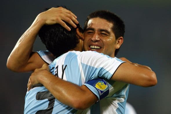 Su mayor logro a nivel selección fue la obtención de la medalla de oro de los Juegos Olímpicos de Beijín 2008 (jugando como jugador refuerzo mayor de la edad permitida), el conjunto albiceleste derrotó 1-0 a Nigeria en la final.