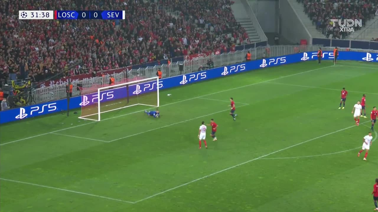 ¡TIRO ATAJADO! disparo por Lucas Ocampos.