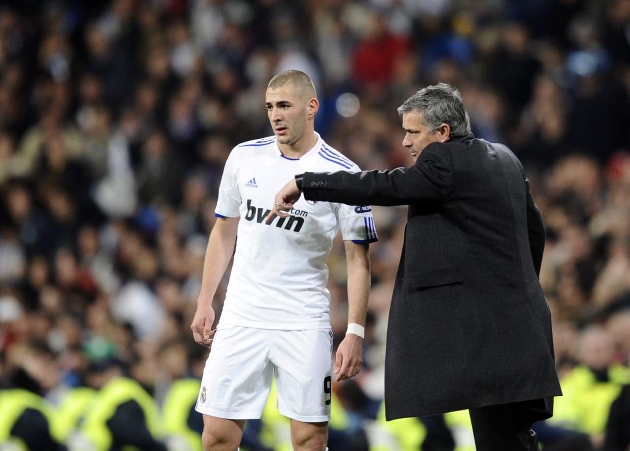 Karim Benzema podría ser otro que se reencuentre con Mourinho tras el éxito que tuvieron juntos en su etapa en Real Madrid donde conquistaron la Liga española en la temporada 2011-12, en la que ha sido la mejor campaña en la carrera del delantero francés. El crack galo no podrá jugar la Eurocopa y ha tenido constantes sinsabores con la grada del Bernabéu, por eso no sería de extrañarse que le seduzca la idea de jugar con un grande de la Premier.