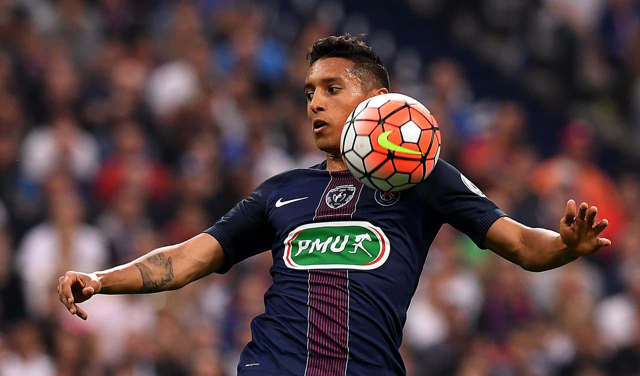 Otra opción para la última línea sería Marquinhos del PSG quien, según el Daily Mirror y Telegraph, también le gusta a Mourinho para comandar la defensa en caso de no poder concretar las incorporaciones de Stones o Varane.