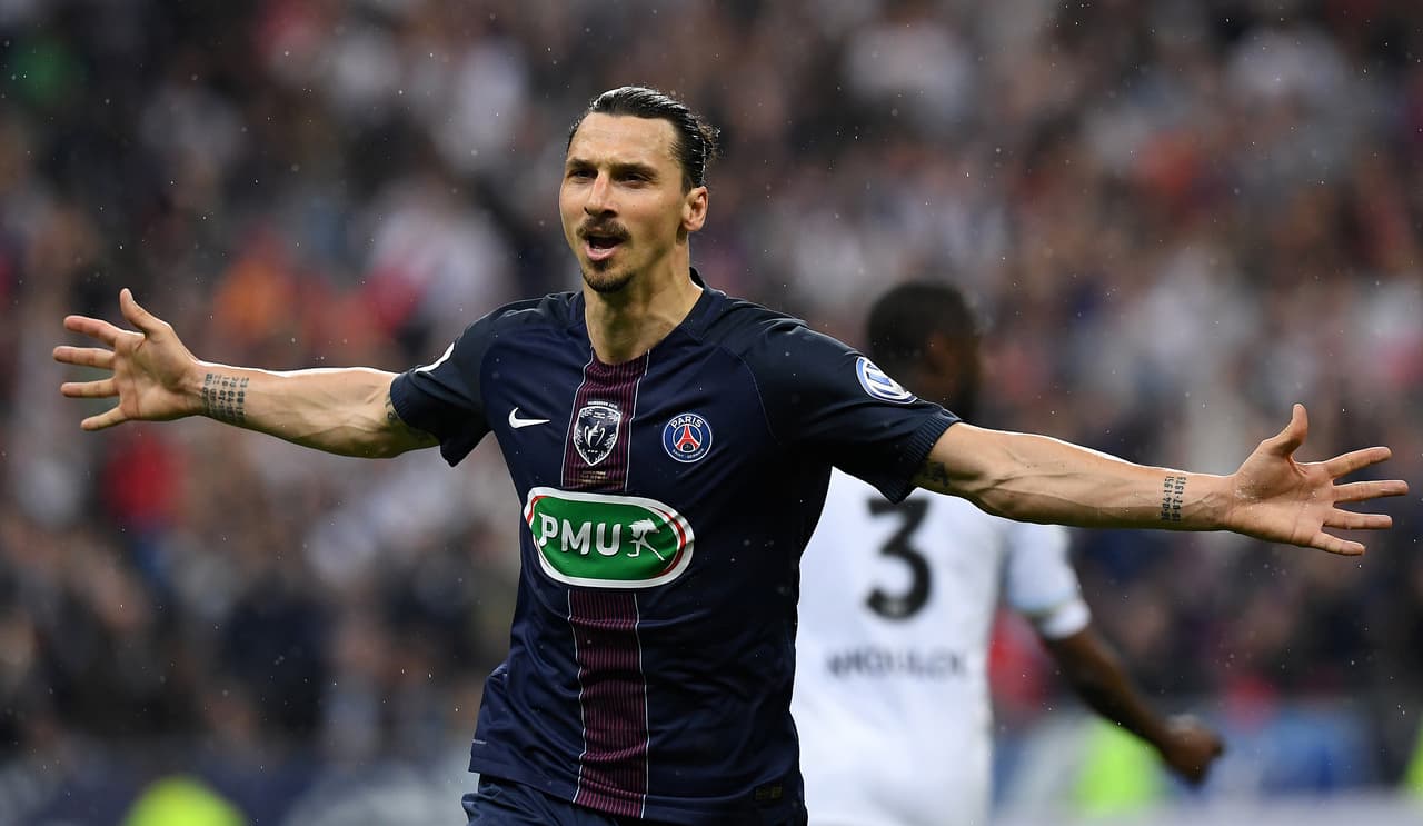 La ‘bomba’ del verano la protagonizará Mou firmando a Zlatan Ibrahimovic como gran figura del nuevo Manchester United. El crack sueco ya jugó bajo las órdenes de Mourinho en el Inter de Milán donde conquistaron juntos la Serie A y la Supercopa de Italia, por lo que medios ingleses como Mirror, Express y Star aseguran que Ibra será el fichaje estrella del United. Llegaría libre y con un sueldo multimillonario por una o dos temporadas al ser un rematador nato e imán de taquilla.