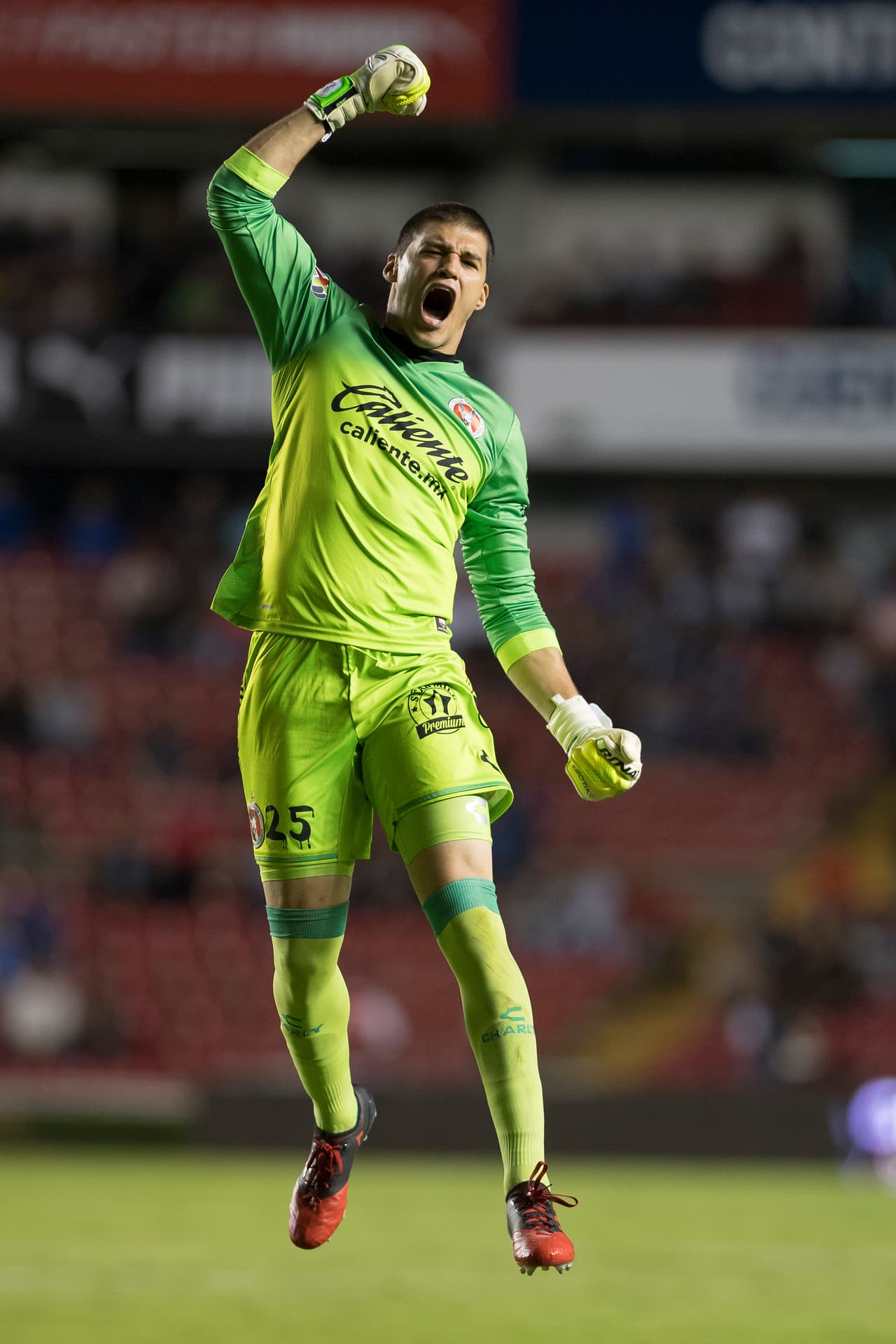 El primer gol de los Xolos fue obra de Luis Ángel Mendoza al minuto 30 del primer tiempo.