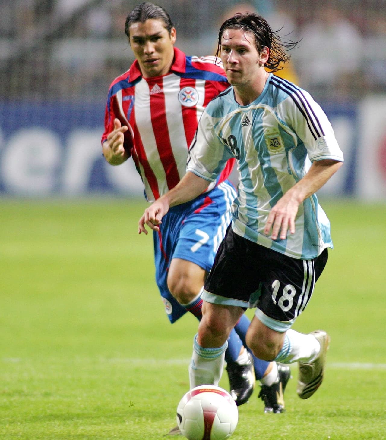 La nueva era de Gerardo Martino representó un nuevo inicio para Cabañas,
<b>quien en fase de grupos de la Copa América 2007 deslumbró junto a Lionel Messi.</b>