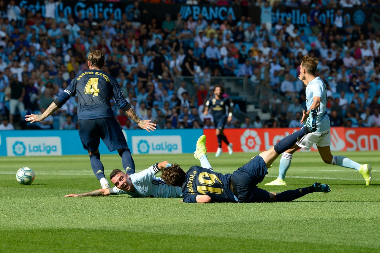 VIGO, SPAIN - AUGUST 17: Iago Aspas of RC Celta competes for the ball with Alvaro Odriozola of Real Madrid during the Liga match between RC Celta de Vigo and Real Madrid CF at Abanca-Balaídos on August 17, 2019 in Vigo, Spain. (Photo by Octavio Passos/Getty Images)