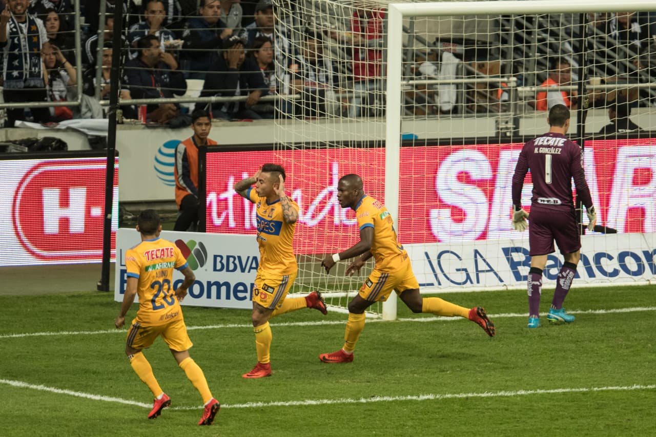Sin embargo, Tigres supo revertir la situación y en esta nueva final regiomontana y decembrina y en condición de visitante puso el marcador 2-1.