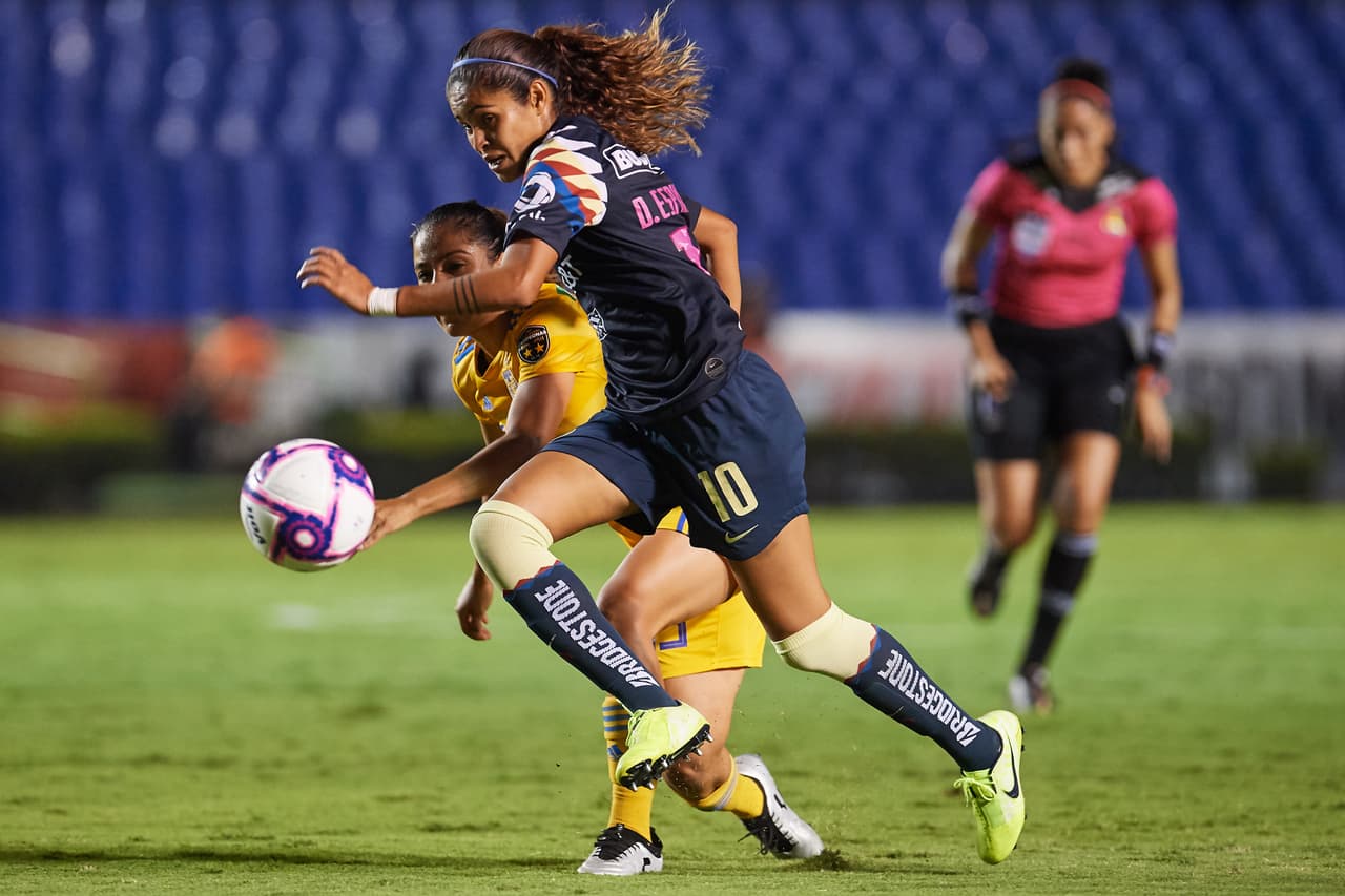 Esmeralda Verdugo se hizo de empujones con Blanca Solís tras disputar fuertemente un balón en la lateral. Rápidamente intervinieron sus compañeras y la árbitro asistente para terminar con las hostilidades.