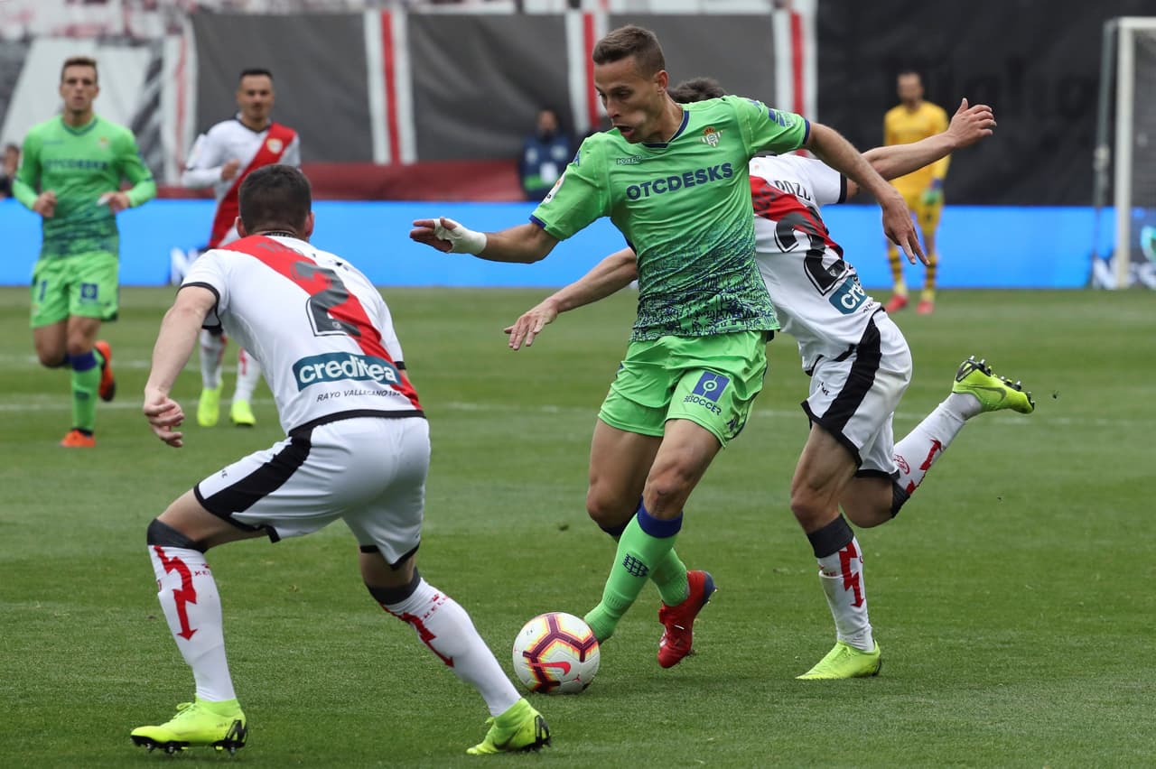 Betis empató 1-1 contra Rayo Vallecano en la Jornada 29 de la Liga de España, en un choque que dejó a los visitantes a tres puntos de la zona de torneos y a tres puntos y al local de penúltimo, aún con la pesadilla del descenso.