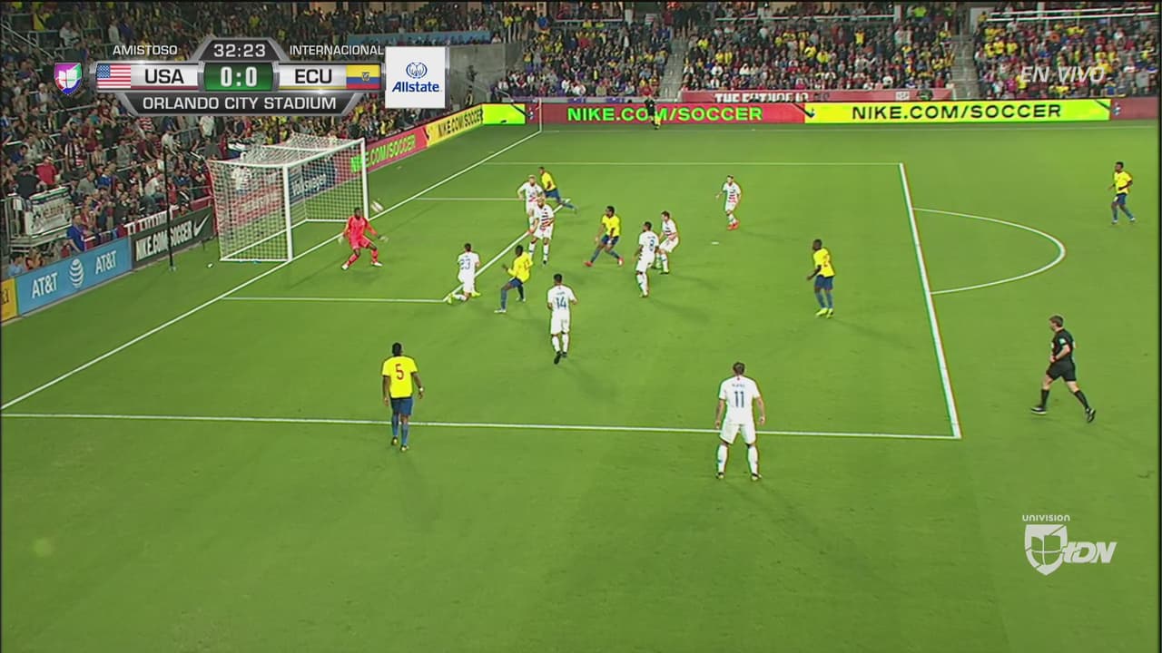 Gran jugada de Renato Ibarra para la primera de peligro de Ecuador