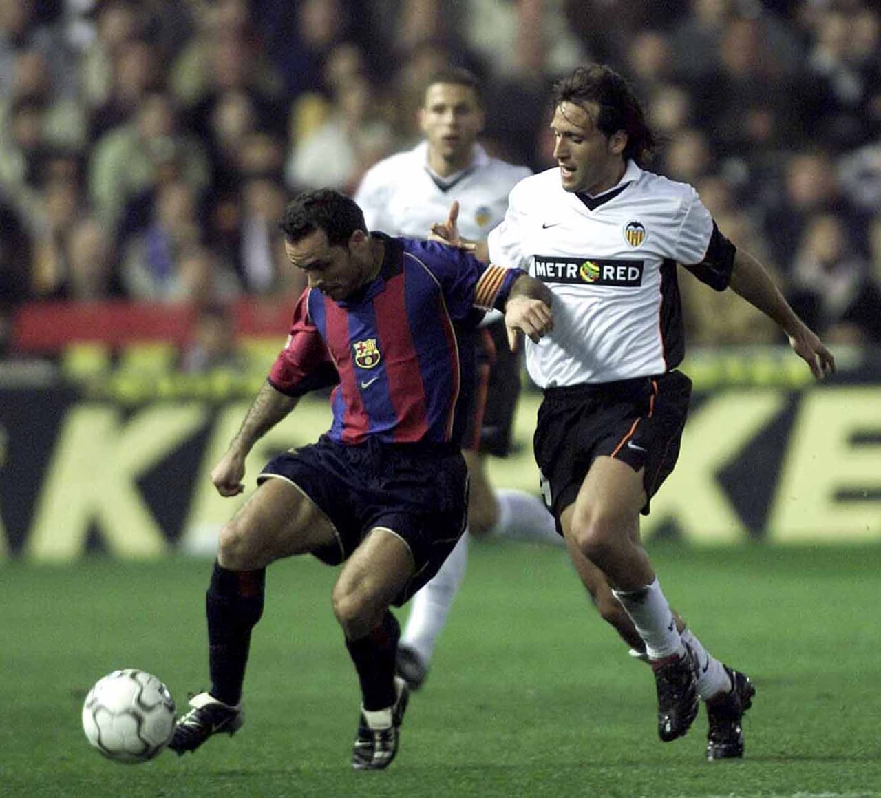 Sergi Barjuán. El mediocampista catalán cumplió la labor de portar el gafete de capitán con el Barcelona entre 2000 y 2001, un año complicado para el equipo.