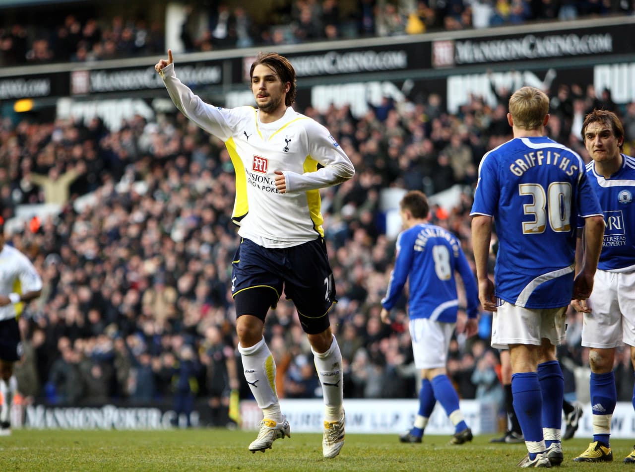 Jugó en la Premier para el Tottenham, el Portsmouth y el Queens Park Rangers dando solamente chispazos.
