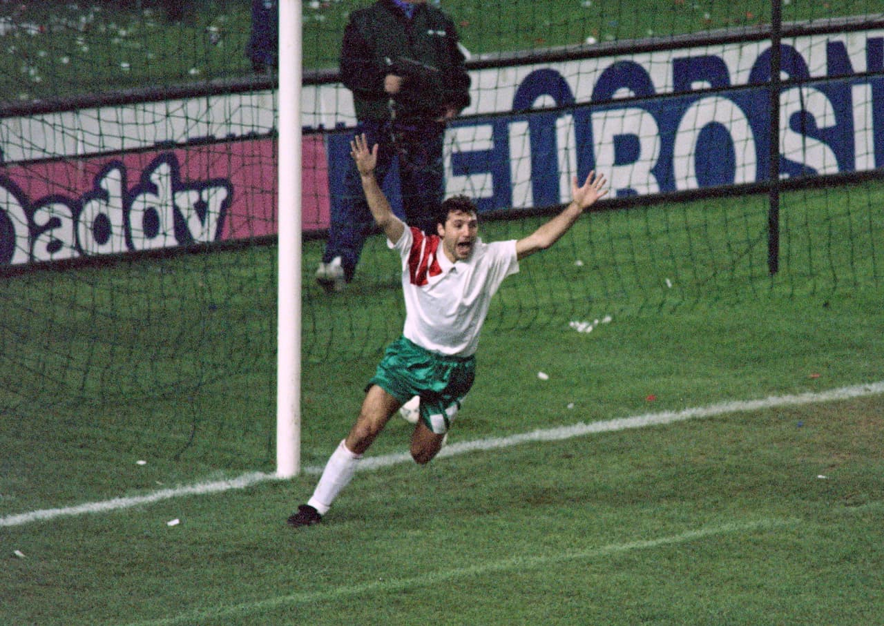 En defensa de Francia, Bulgaria contó en esas eliminatorias con uno de sus mejores equipos en la historia, el mismo que llegó a ser semifinalista de Estados Unidos en 1994.
