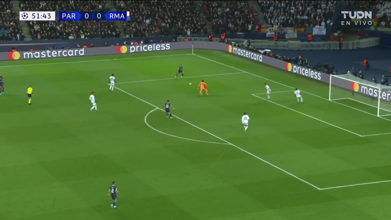 ¡TIRO ATAJADO! disparo por Nuno Mendes.