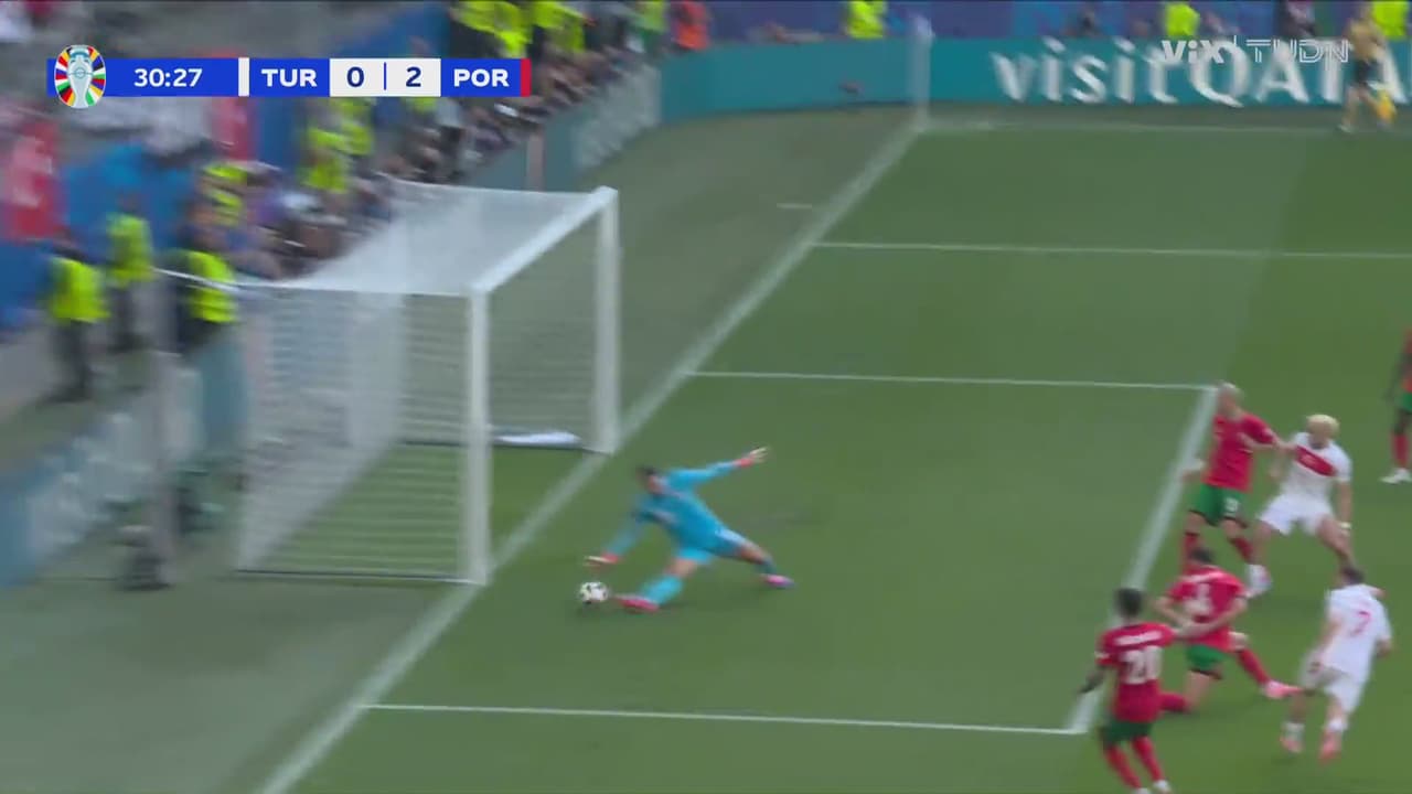 ¡Turquía cerca de descontar en un jugadón de Akturkoglu!