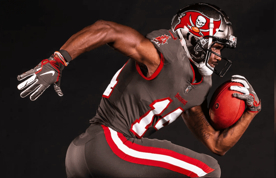 Los Buccaneers quieren llegar a la postemporada con un nuevo conjunto de estrellas que hagan que el uniforme de la era del Super Bowl tenga su propia apariencia. Eso incluye al seis veces campeón del Super Bowl QB Tom Brady y al linebacker Lavonte David.