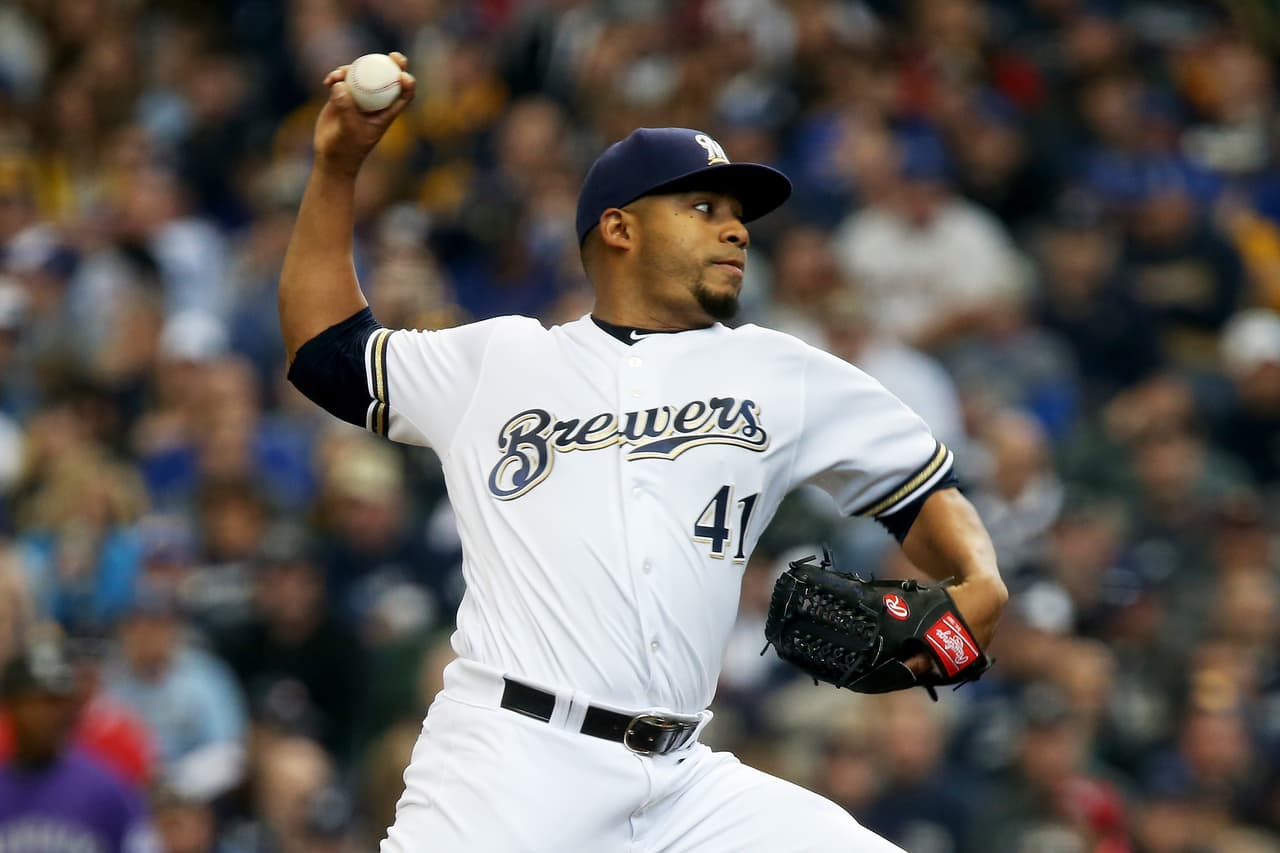 Junior Guerra salió sin decisión en la derrota de su equipo. Lanzó sólo 3 entradasdonde recibió 2 carreras limpias y ponchó a 4 rivales.