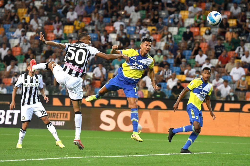 Se empata el partido entre la Juventus y Udinese en la Serie A, con marcador de 2-2. Los de la Veccia Signora ganaban el partido durante la primera mitad con goles de Paulo Dybala y Guillermo Cuadrado, pero Roberto Pereyra convirtió penal y gol para los visitantes, seguido de Gerard Deulofeu; Cristiano anotó el tercero pero fue anulado.