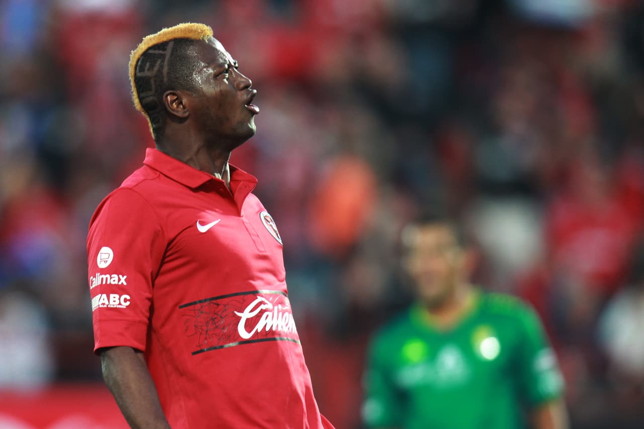 Duvier Riascos mostró con Xolos que siempre quiso ser rubio o por lo menos eso intentó con sus cortes.