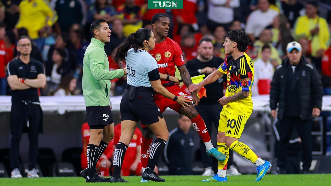 América vs. Toluca: Helinho protagoniza pelea con Alejandro Zendejas al final del partido