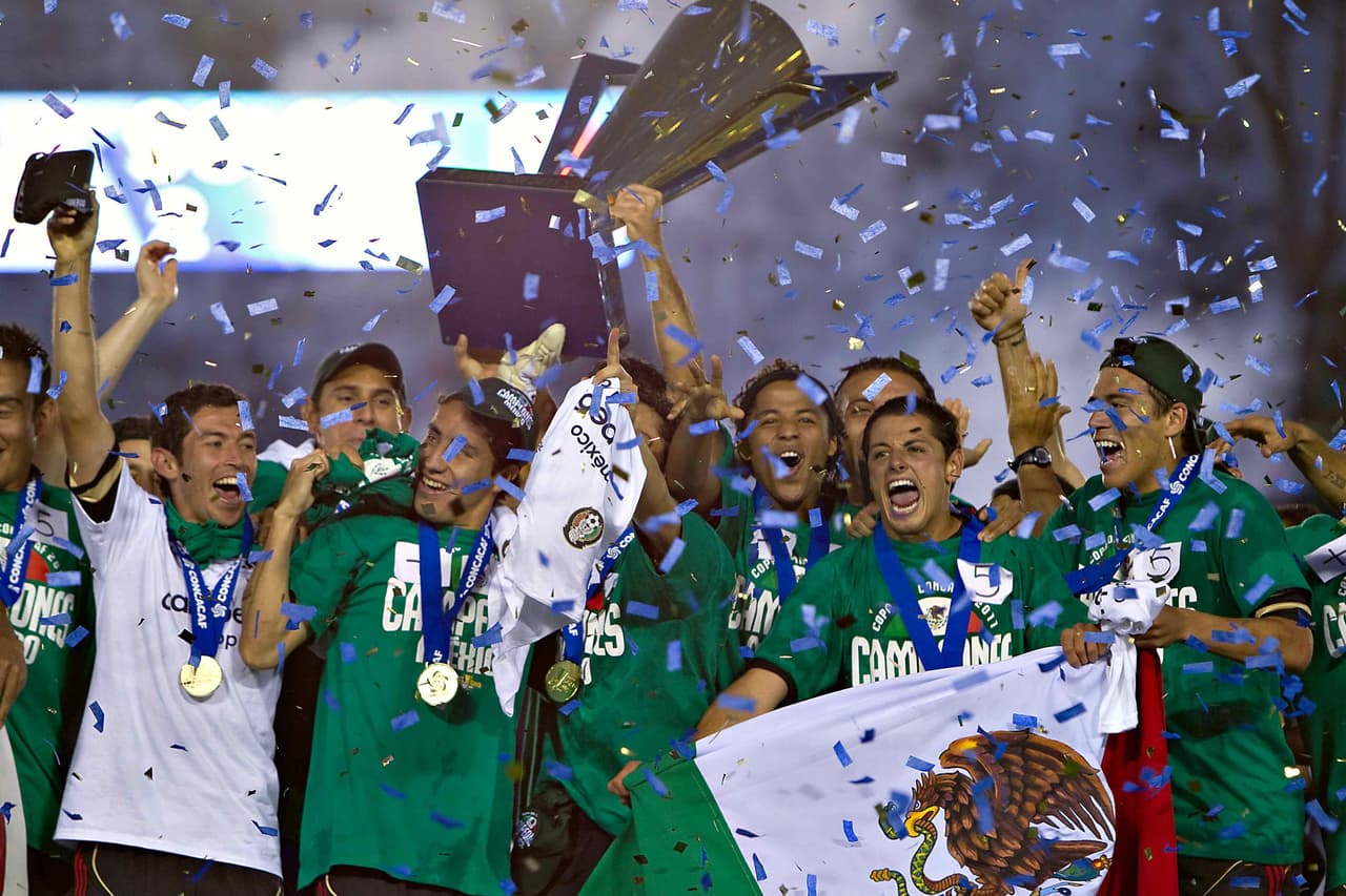 Como en el 2009, sin mucha regularidad en el equipo español, llegó a la selección para la Copa Oro y consiguió su segundo título en el torneo.