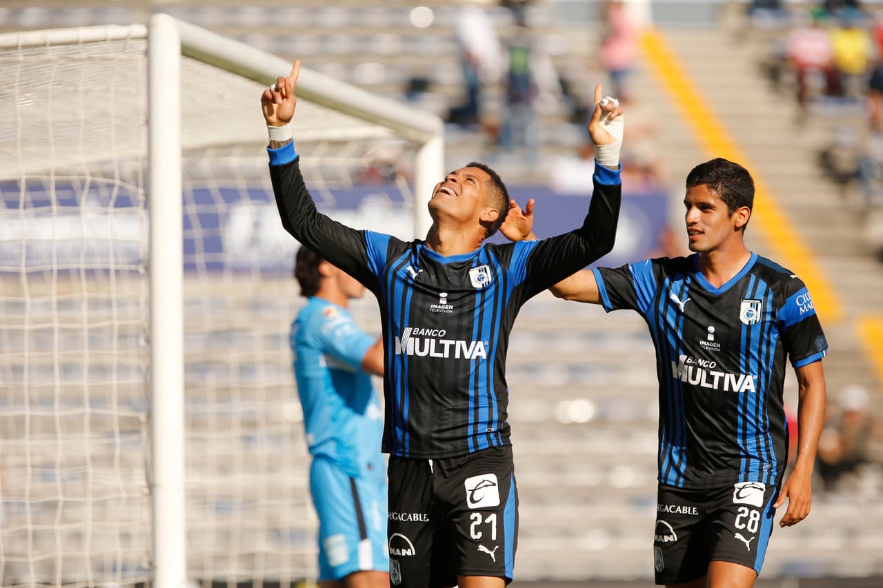 Al minuto 10 el colombiano Ayron del Valle (izquierda) puso en ventaja al Querétaro por 1-0.